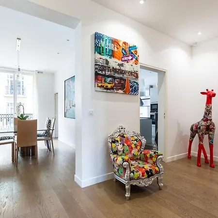 Апартаменты Charme Parisien Pres De L'arc De Triomphe - 183 M²